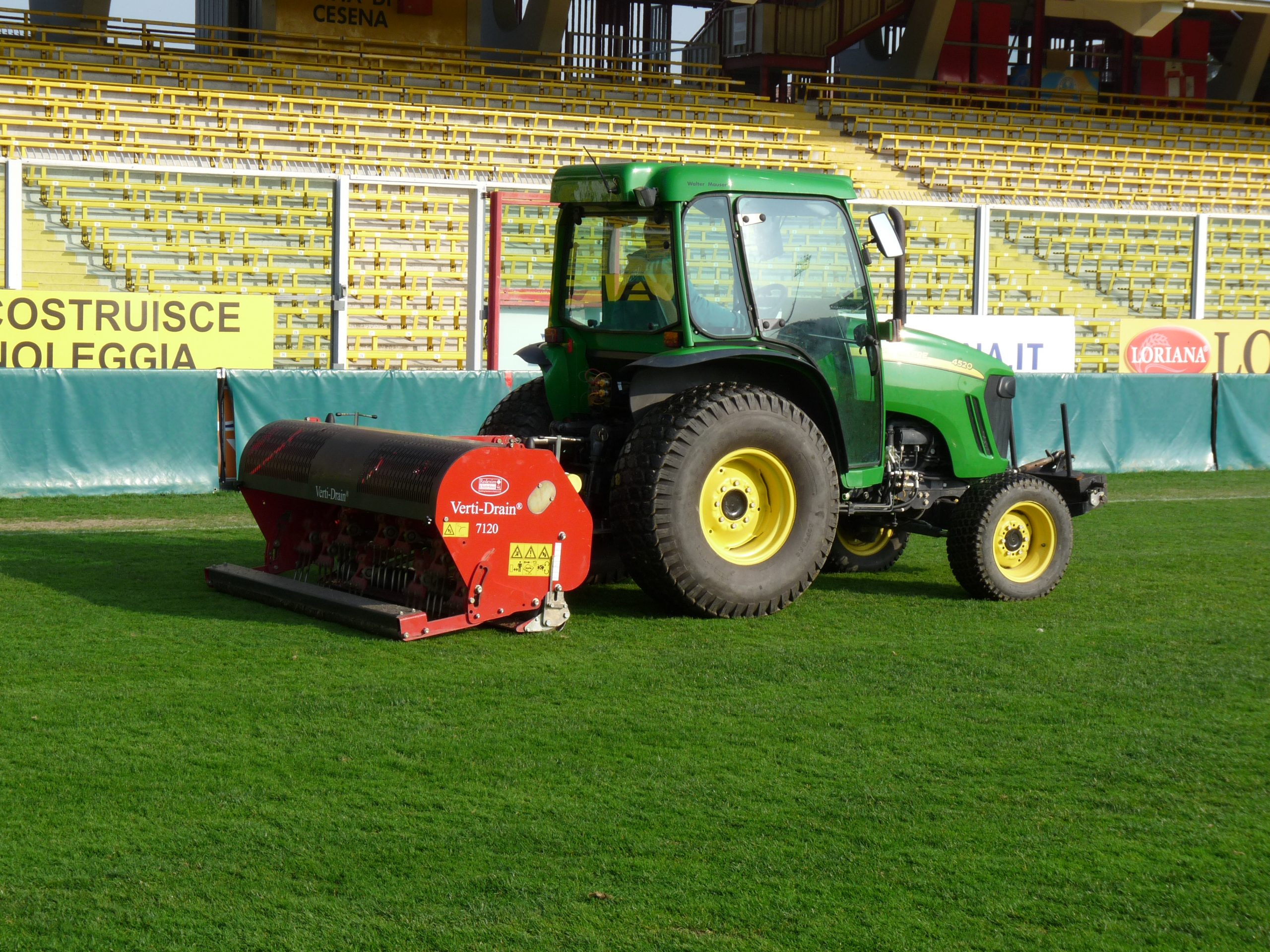 Gestione di un campo sportivo con budget limitato? Nessun problema!