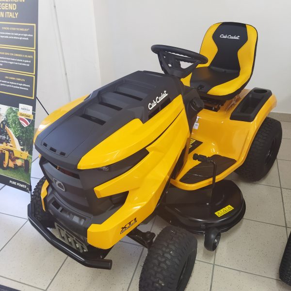 VENTURI Attrezzature per il Verde - Trattorino rasaerba Cub Cadet XT1 OS96