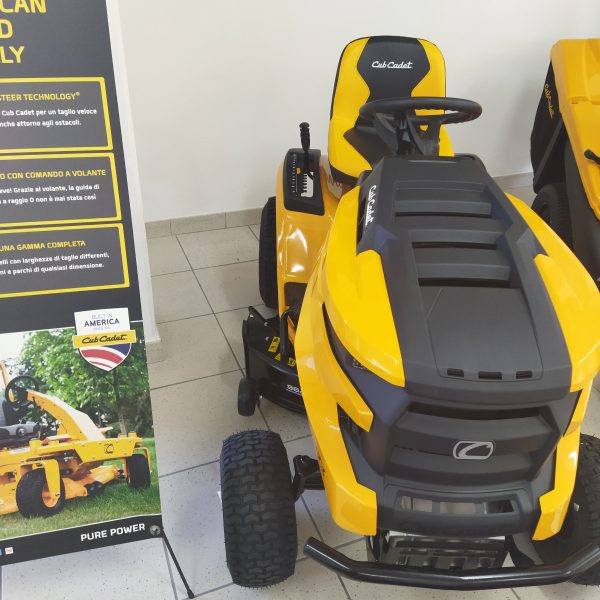 VENTURI Attrezzature per il Verde - Trattorino rasaerba Cub Cadet XT1 OS96