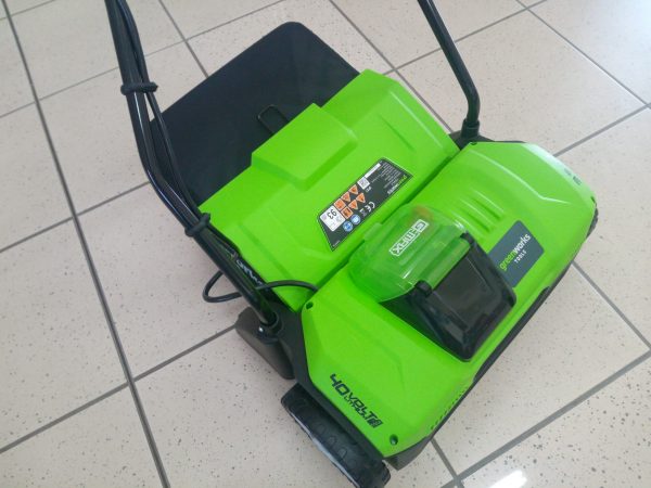 Arieggiatore a batteria Greenworks G40DT35 con sacco di raccolta