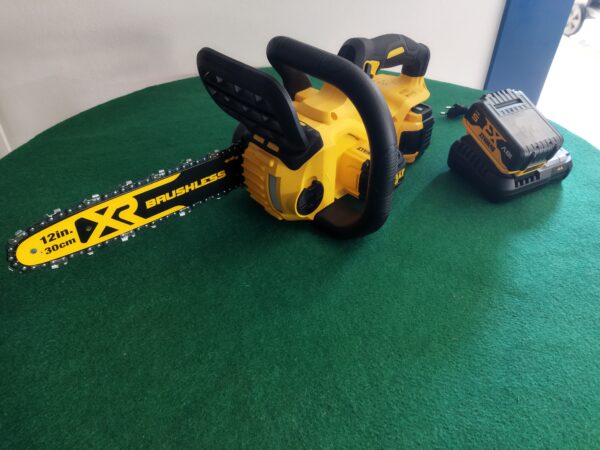 Elettrosega compatta a batteria DEWALT XR 18V (DCM565N-XJ)