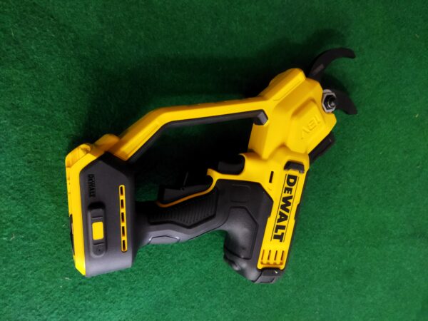 Cesoia per potatura a batteria DEWALT 18V (DCMPP568N-XJ)