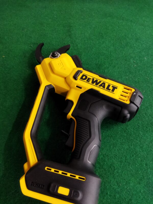 Cesoia per potatura a batteria DEWALT 18V (DCMPP568N-XJ)