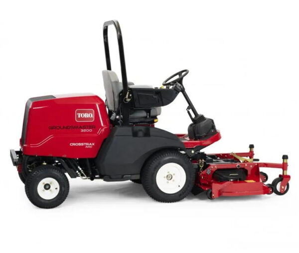 TORO GROUNDSMASTER® 3200-D 2WD (31900)