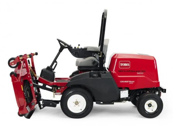 TORO GROUNDSMASTER® 3200-D 2WD (31900)